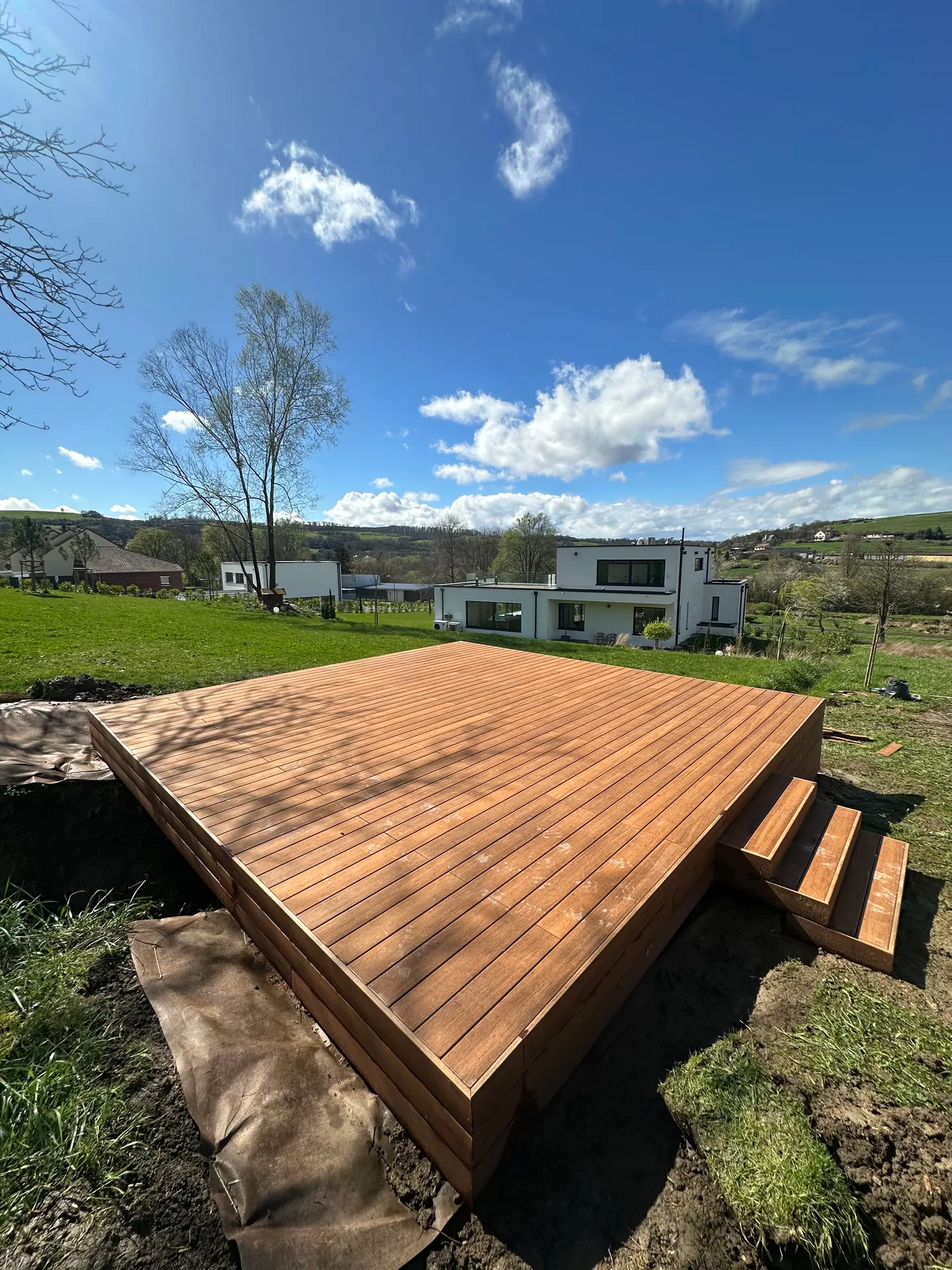 Terrasse en bambou avec fixation invisible à Sarreguemines — Après