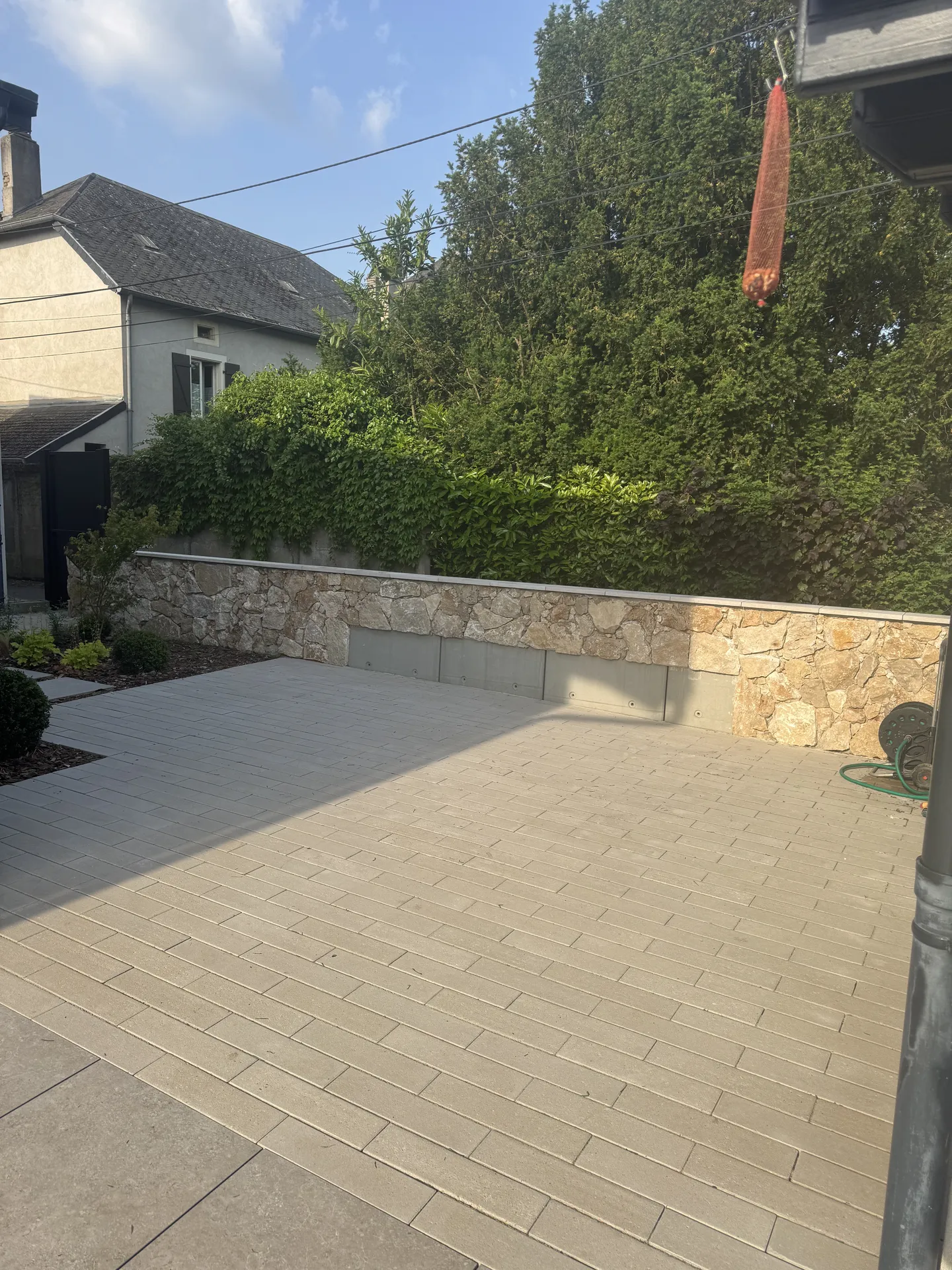 Bardage et banc en bambou à Thionville — Avant