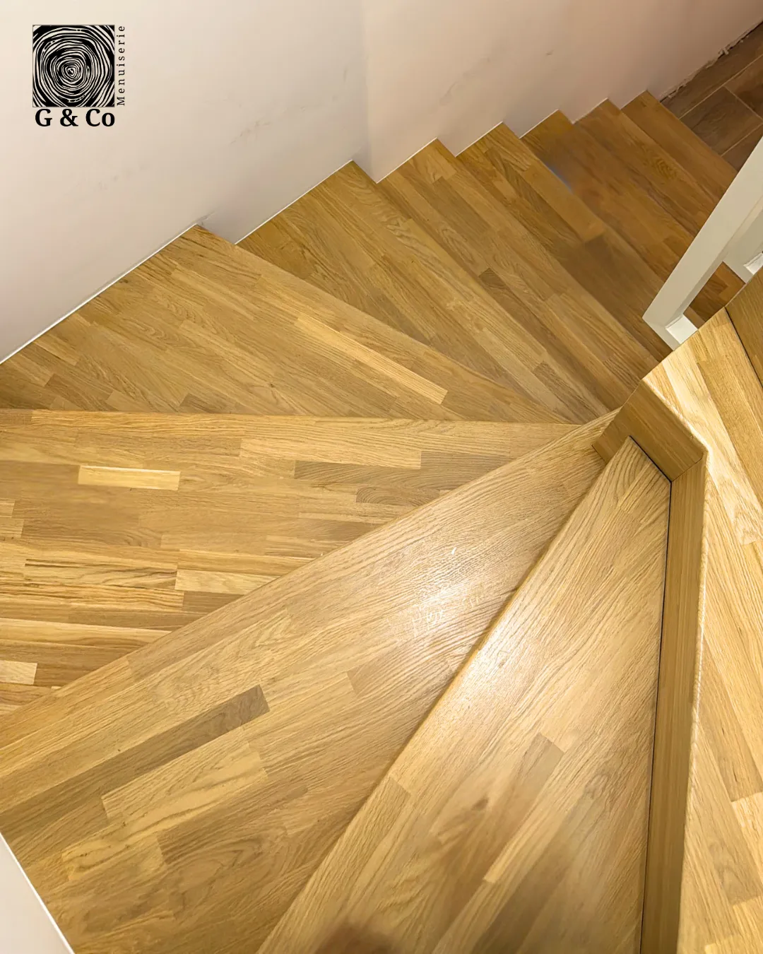 Du carrelage au chêne massif : sur mesure d’un escalier au Luxembourg