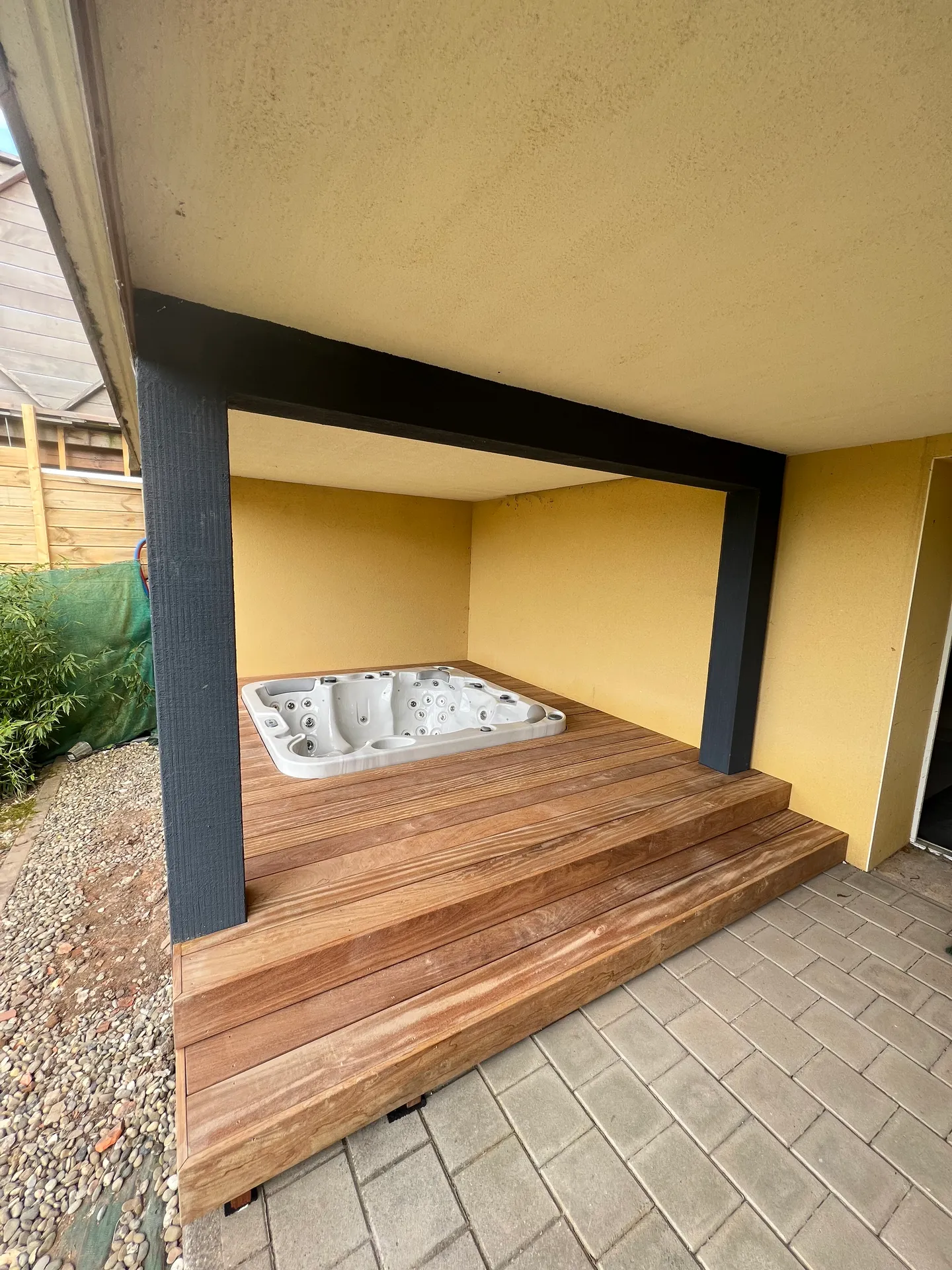 Spa intégré & terrasse Cumaru à Sarreguemines — Après