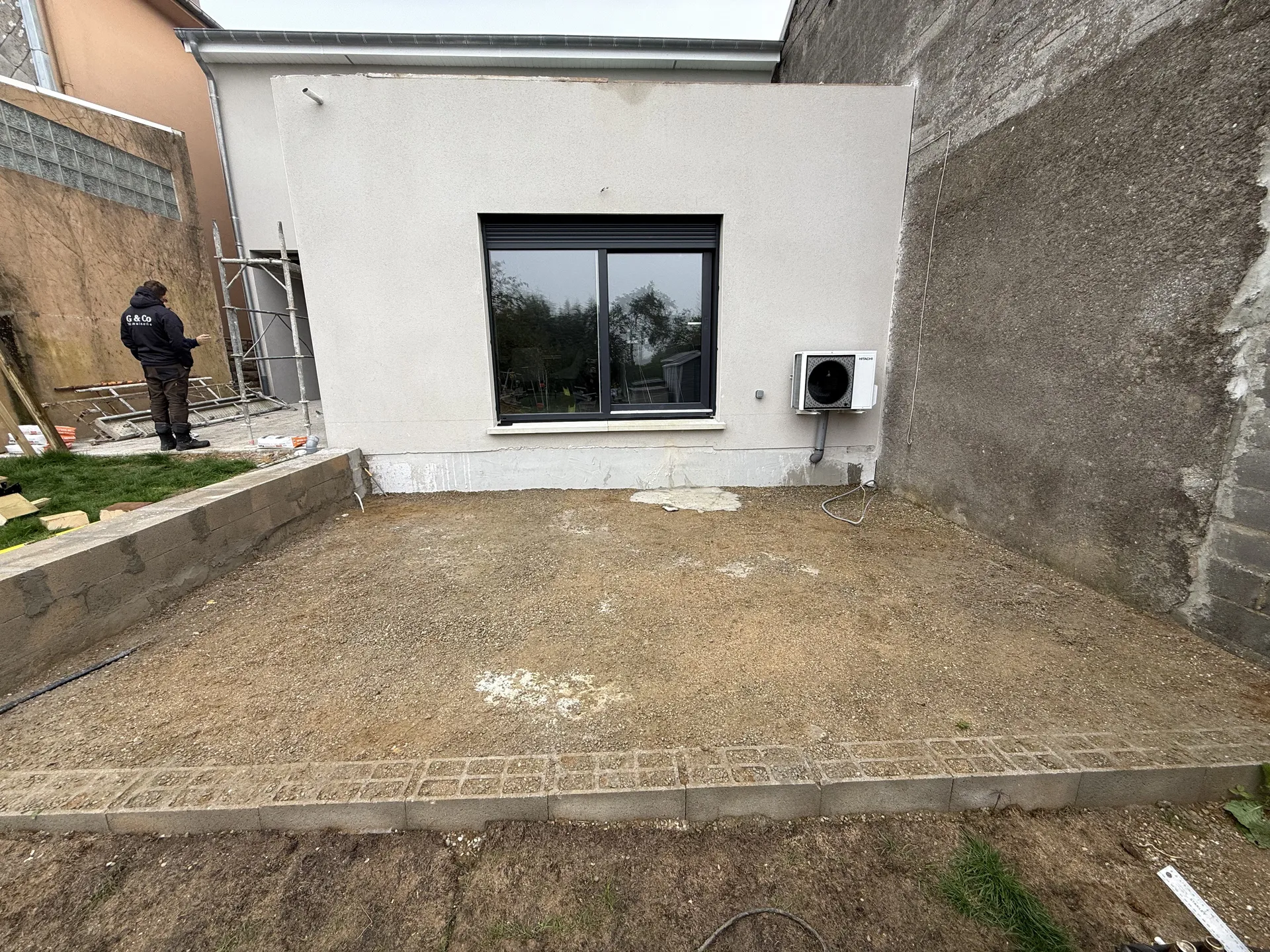 Terrasse sur pilotis en pin vert à Forbach — Avant