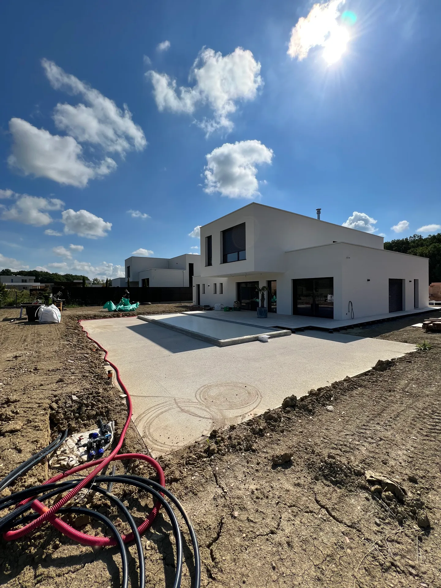 Terrasse en cumaru de 80m² autour d’une piscine à Marly — Avant