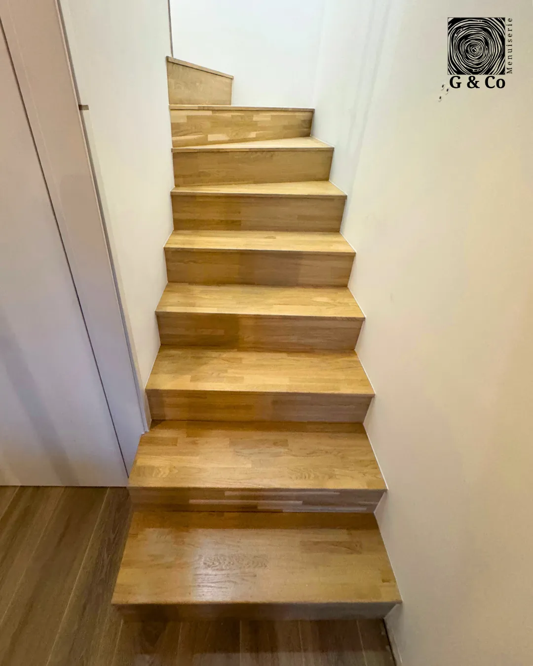 Du carrelage au chêne massif : sur mesure d’un escalier au Luxembourg — Après