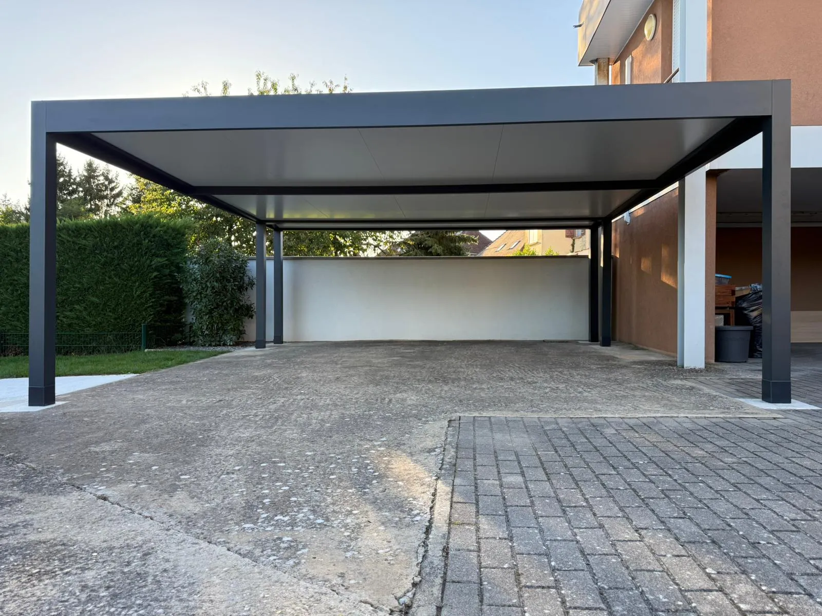 Carport aluminium anthracite 6x5 sur mesure à Sarreguemines