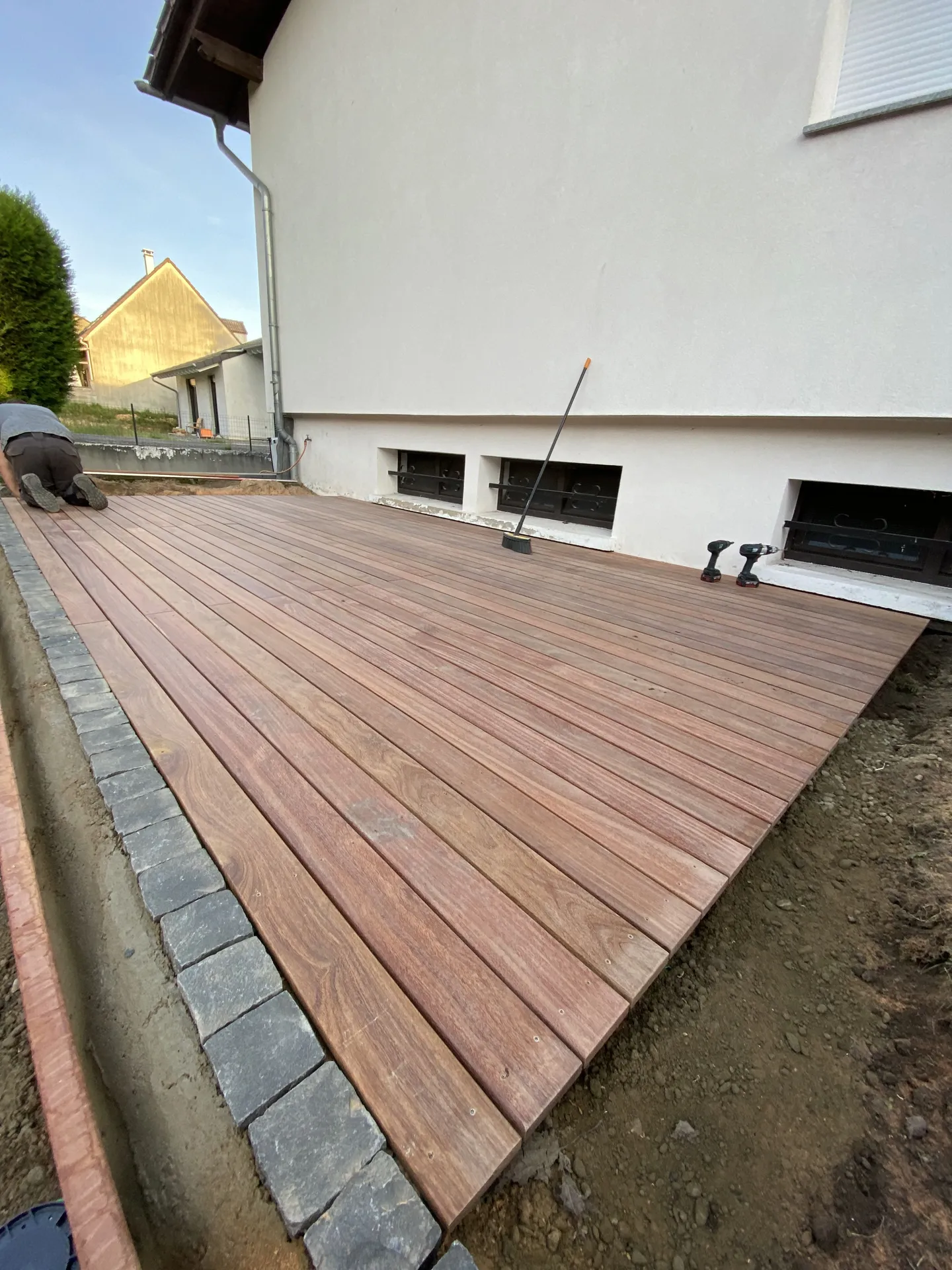 Terrasse en Cumaru élégante à Schoeneck — Après